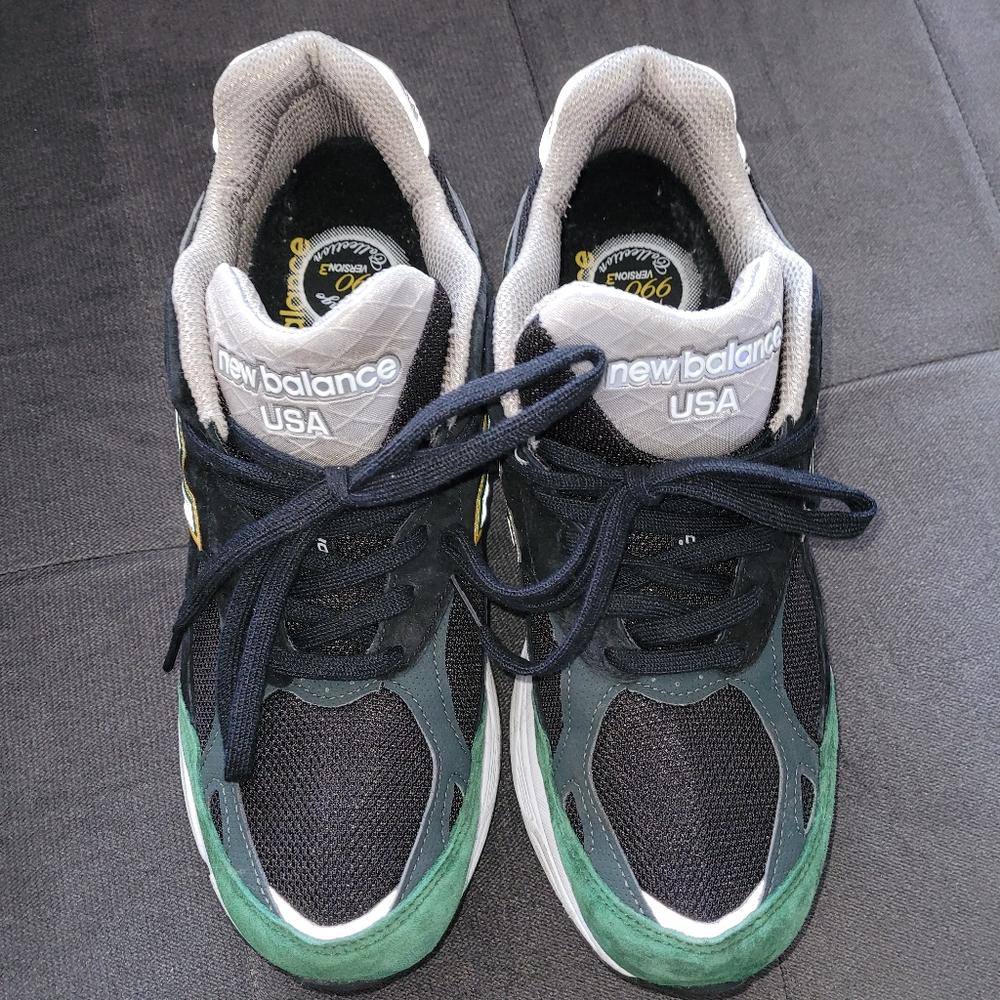 Preowned New Balance Heritage Collection 990 version 3 in Black/ Green size 11